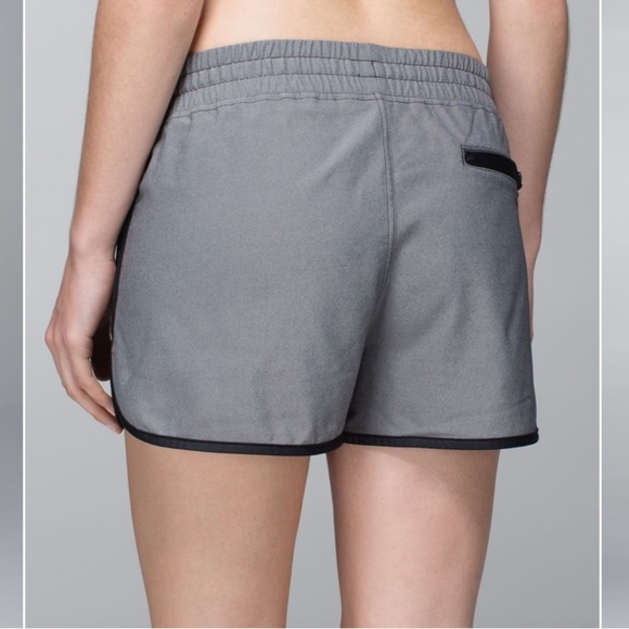 Lululemon Varsity Short Size 4 - Picture 2 of 6